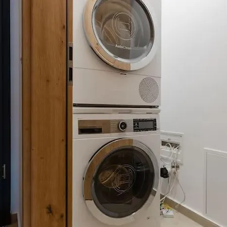 Aurora Deluxe With Ac And Secured Private Parking Appartement