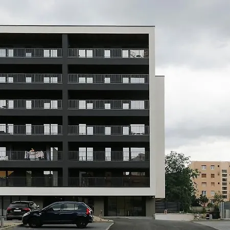 Aurora Deluxe With Ac And Secured Private Parking *