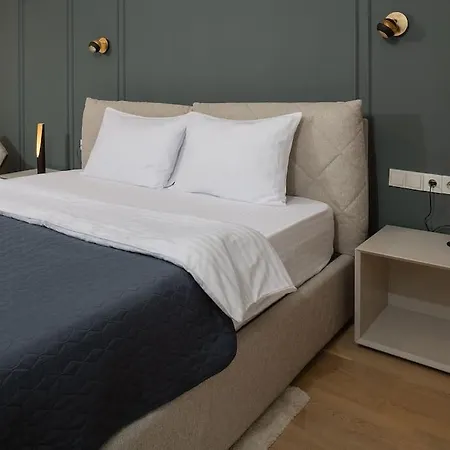 Aurora Deluxe With Ac And Secured Private Parking *